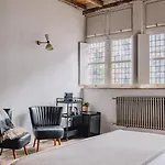 Burgstraat 8 לינה וארוחת בוקר 4*